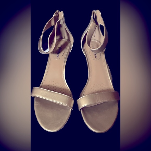 Shoes - Comfort View Strappy Heels